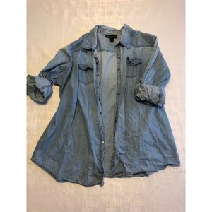 Chambray long sleeve buttoned top! So versatile!